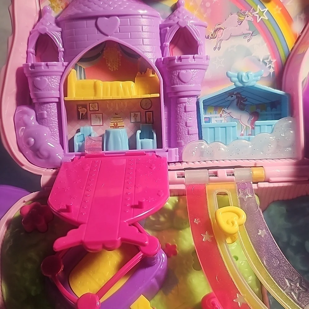 Polly Pockets Unicorn Doll House